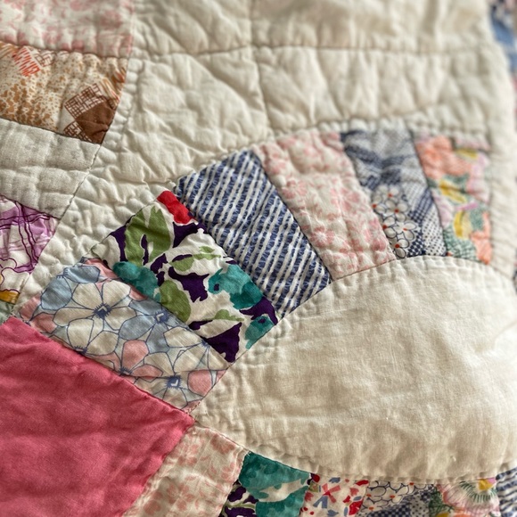 Vintage Handmade Double Wedding Ring Patchwork Quilt 84x64 Feedsack Fabrics - Picture 9 of 16